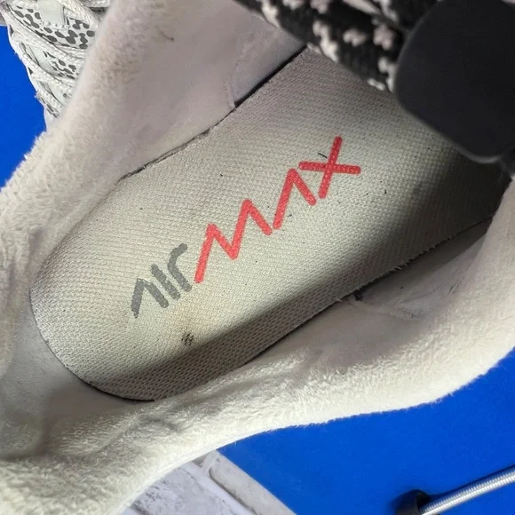 |•NIKE•| Air Max 270 React Athletic Shoes Size 7 - Picture 9 of 12